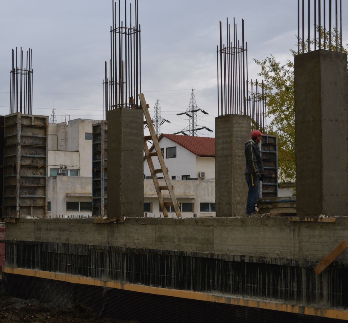 Cofrare şi turnare stâlpi