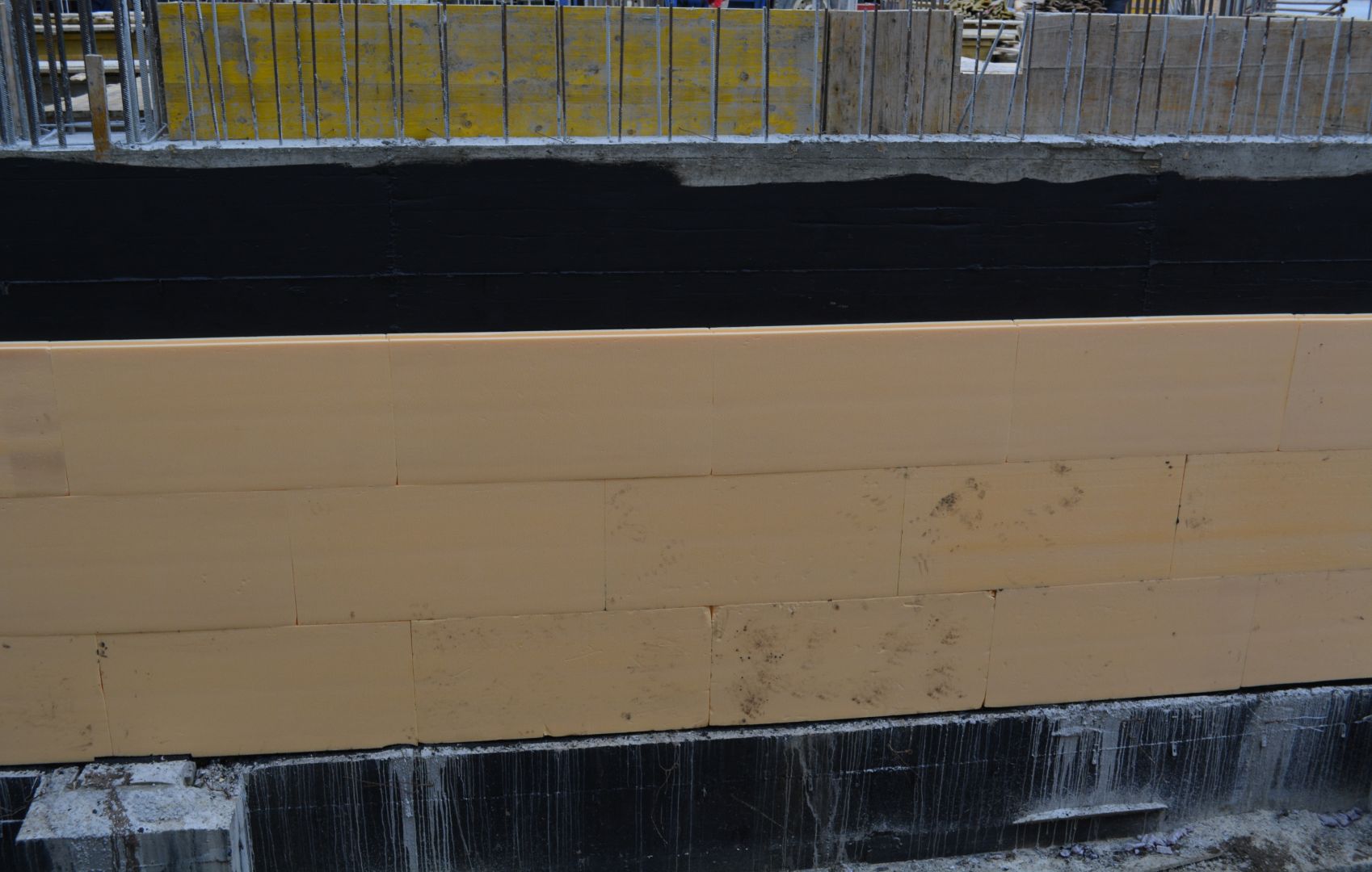 Hidroizolaţia fundaţiei şi a demisolului